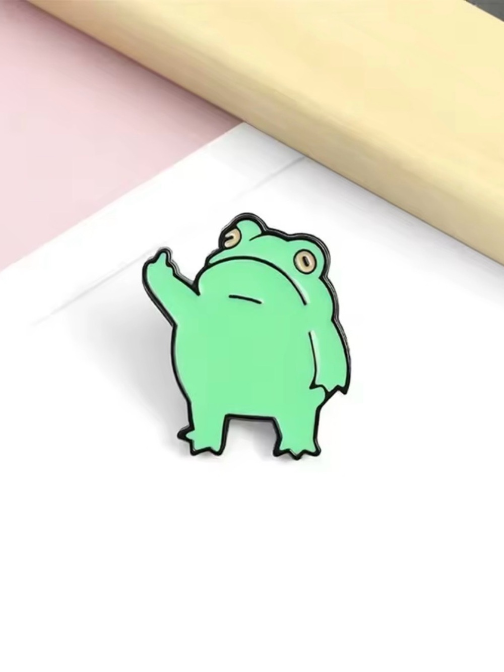 Green Frog Enamel Pin - Cute Small Pets Accessory